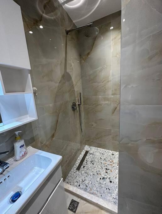 Studio City Center Tiranë Luaran gambar