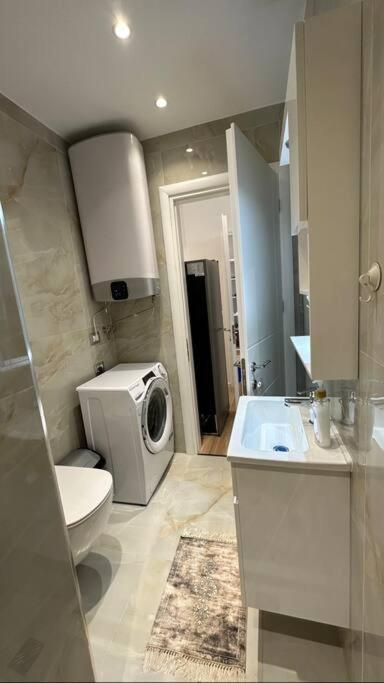 Studio City Center Tiranë Luaran gambar